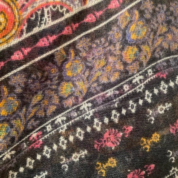 Ardene infinity scarf o/s - with design - Picture 6 of 6